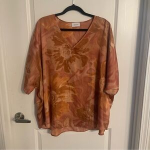 Boutique Adrienne v neck short sleeve tunic top Medium